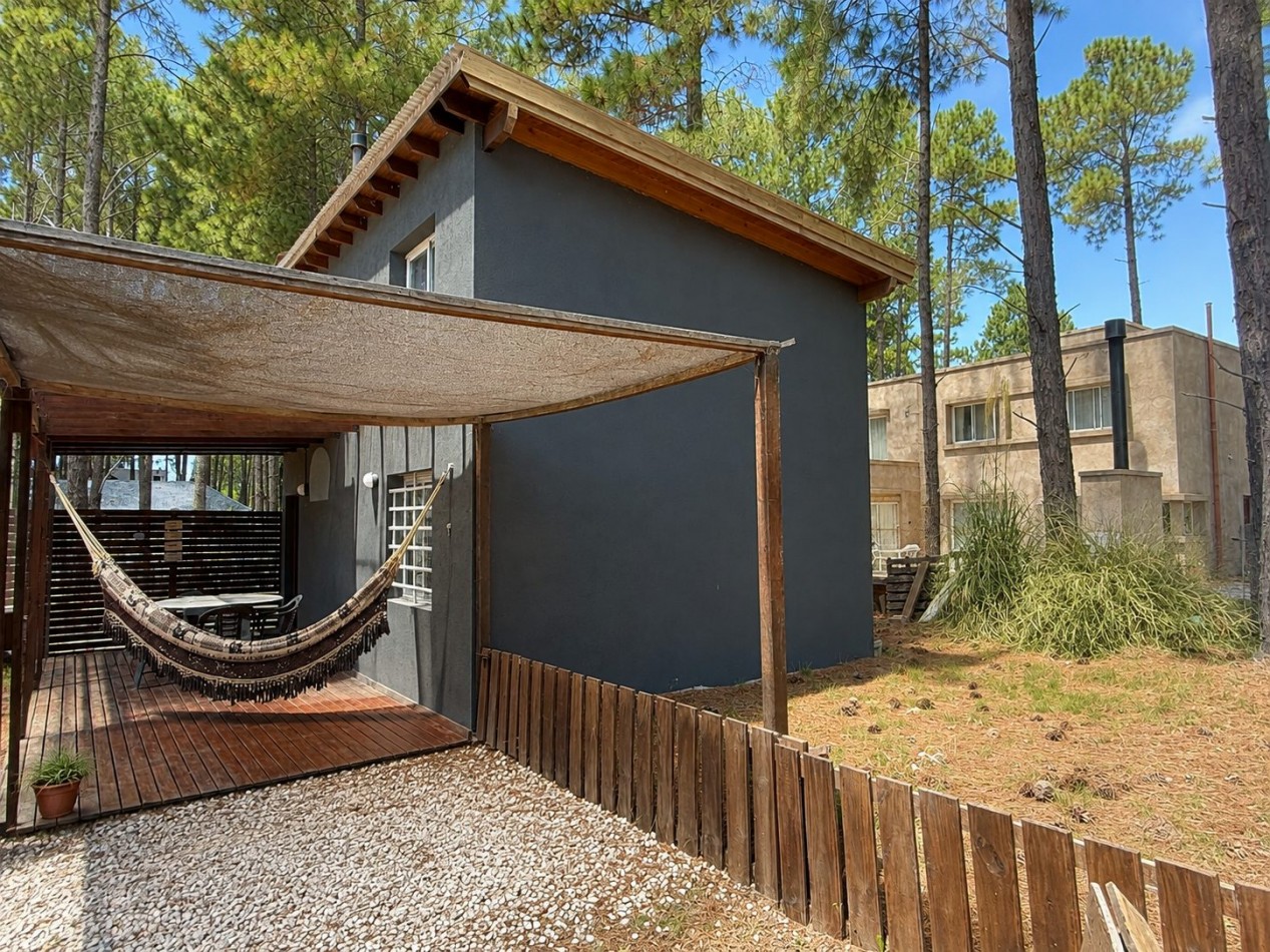 Casa en Venta Pinamar, con un departamento tipo loft, moderna, gas natural, renta