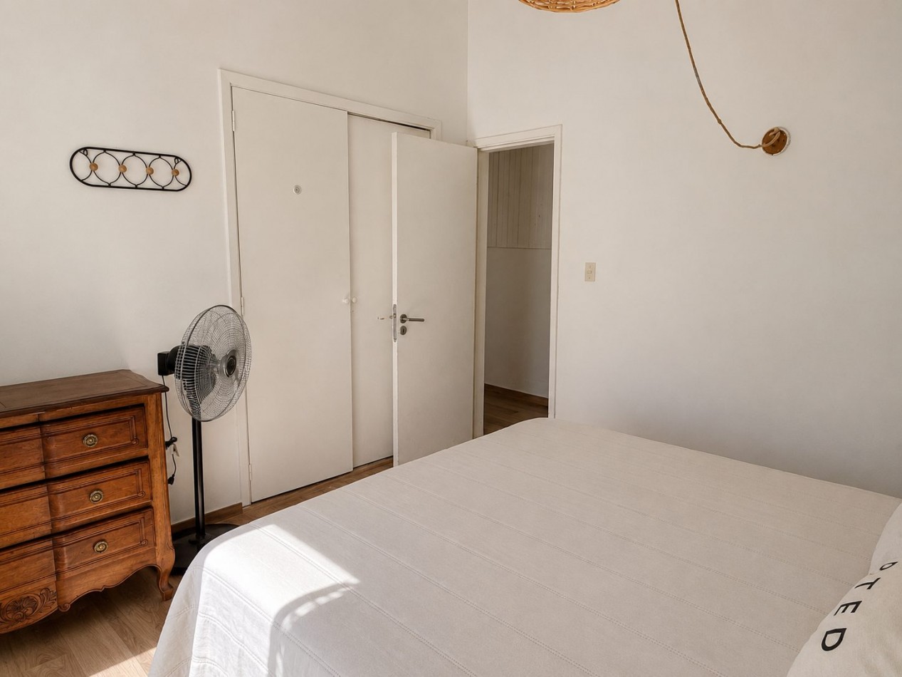 Casa en venta, Pinamar zona iglesia, 4 dormitorios, gran parque y muy cerca de la playa, gas natural