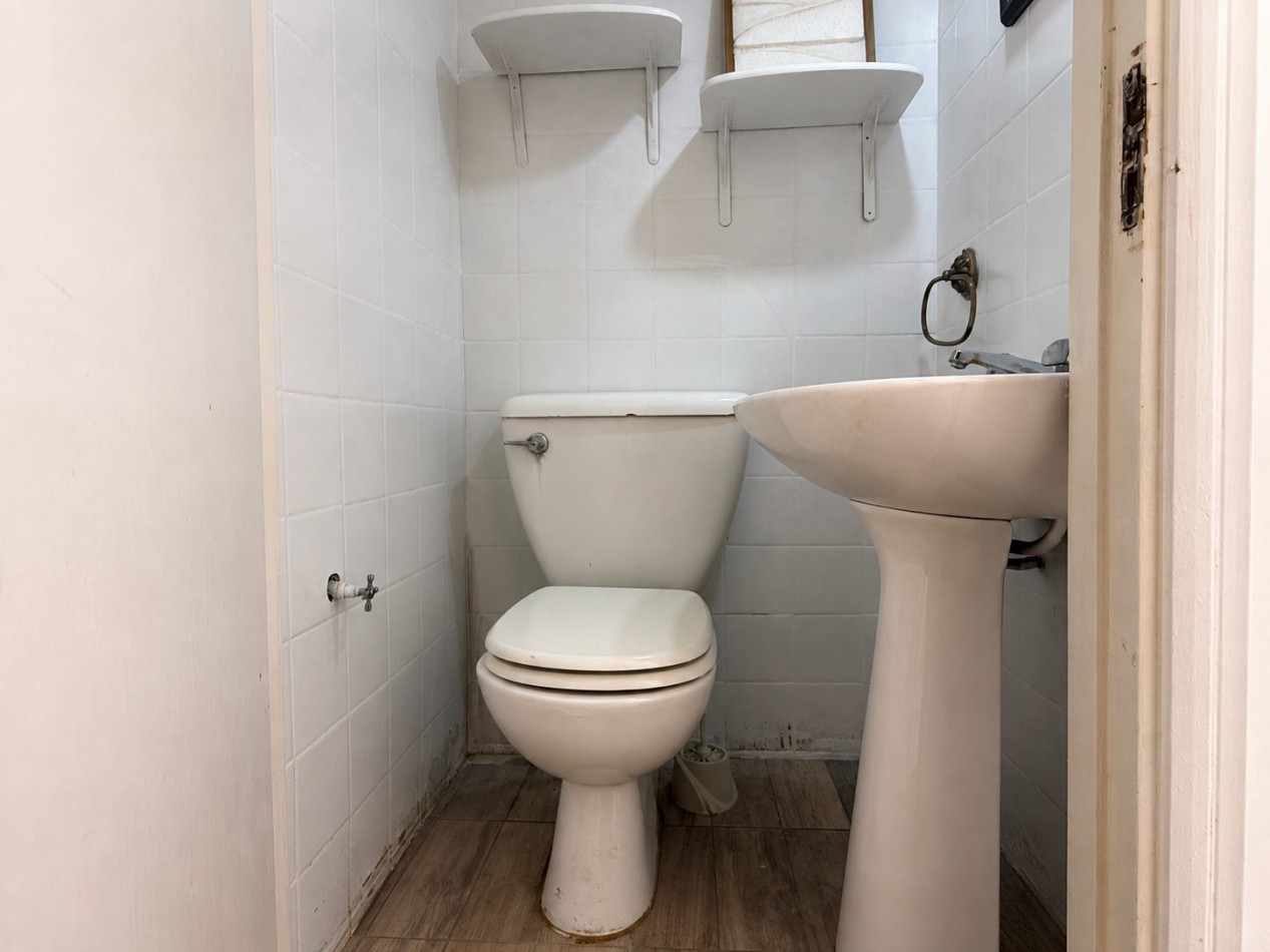 Casa en venta, Pinamar zona iglesia, 4 dormitorios, gran parque y muy cerca de la playa, gas natural