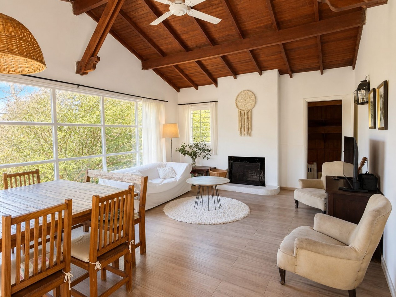 Casa en venta, Pinamar zona iglesia, 4 dormitorios, gran parque y muy cerca de la playa, gas natural