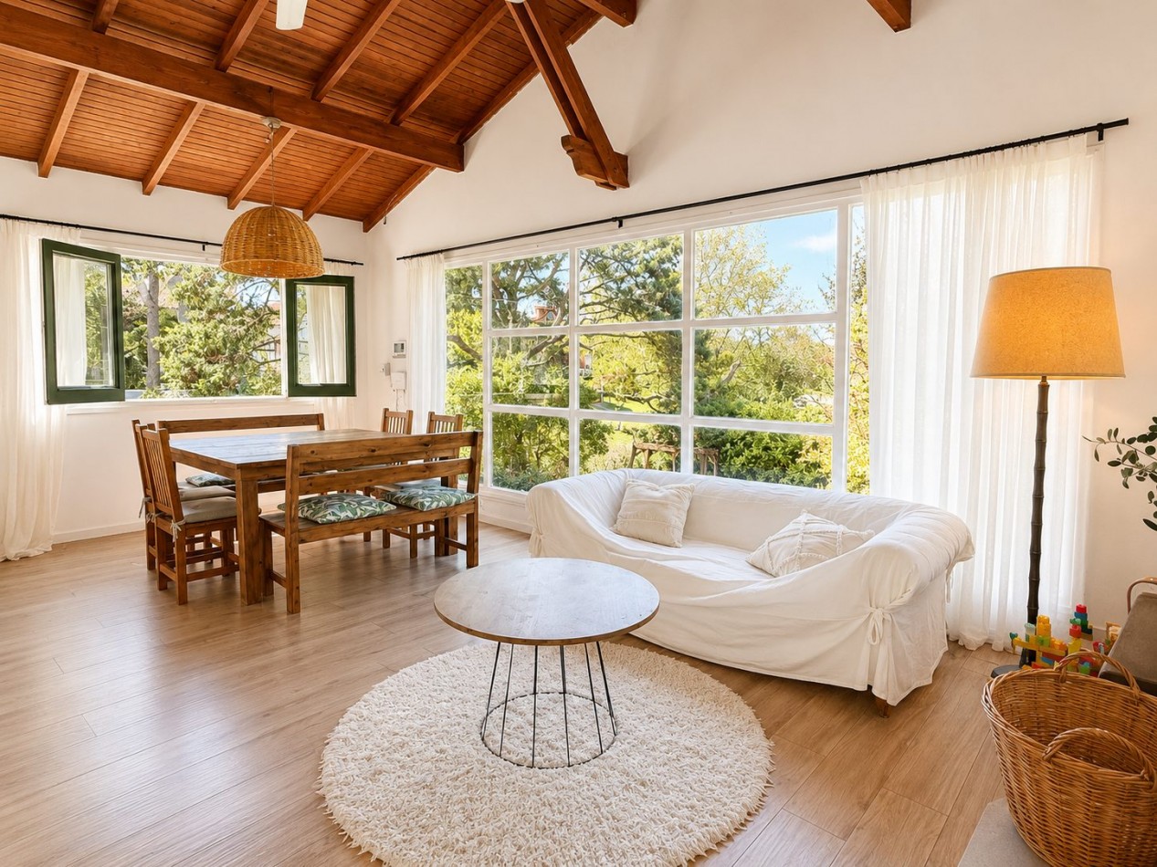 Casa en venta, Pinamar zona iglesia, 4 dormitorios, gran parque y muy cerca de la playa, gas natural