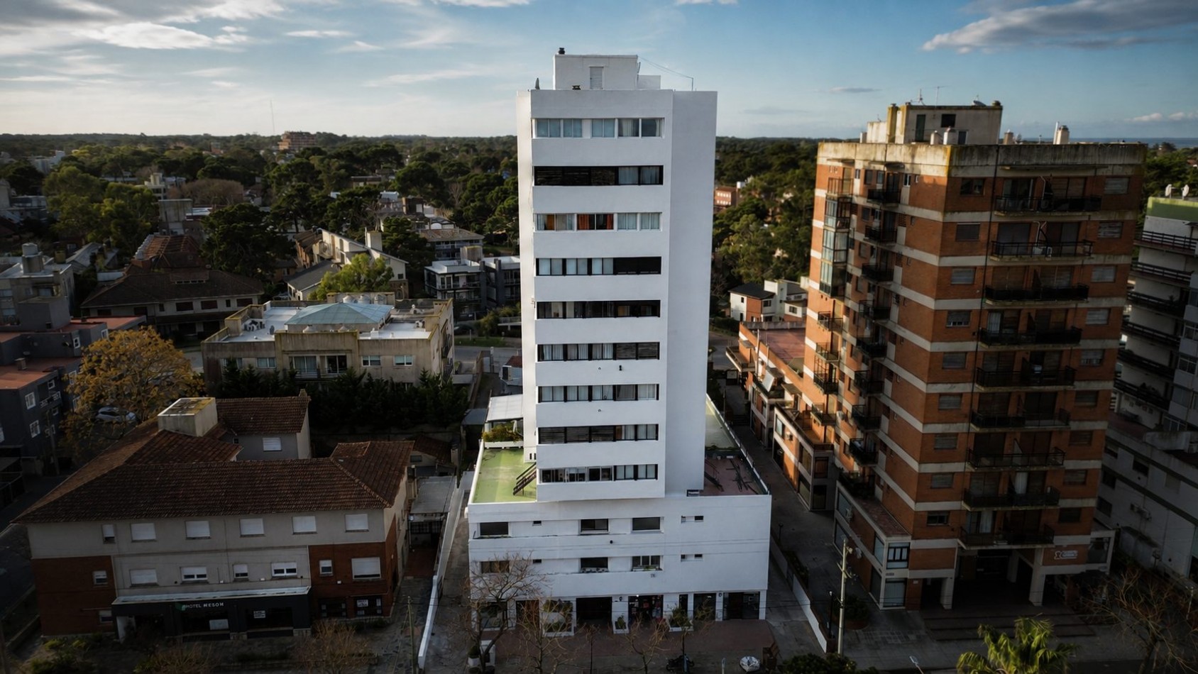 Departamento 3 ambientes a la venta en el centro de Pinamar. Gas natural, reciclado. Analiza financiacion. constitucion 555