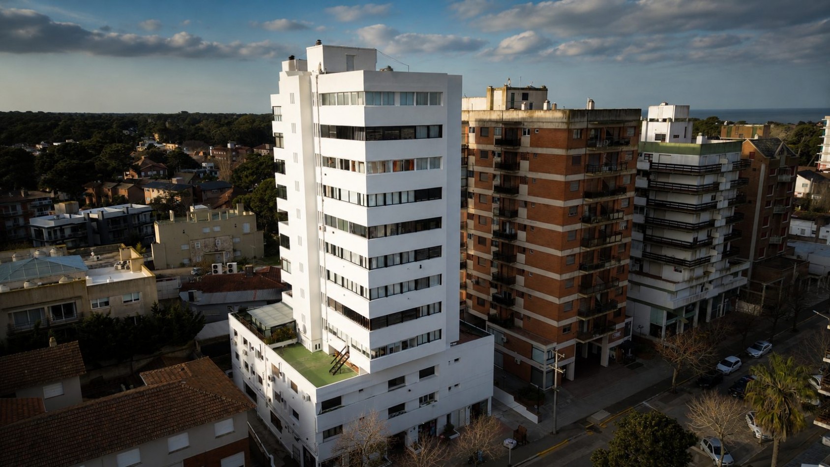 Departamento 3 ambientes a la venta en el centro de Pinamar. Gas natural, reciclado. Analiza financiacion. constitucion 555