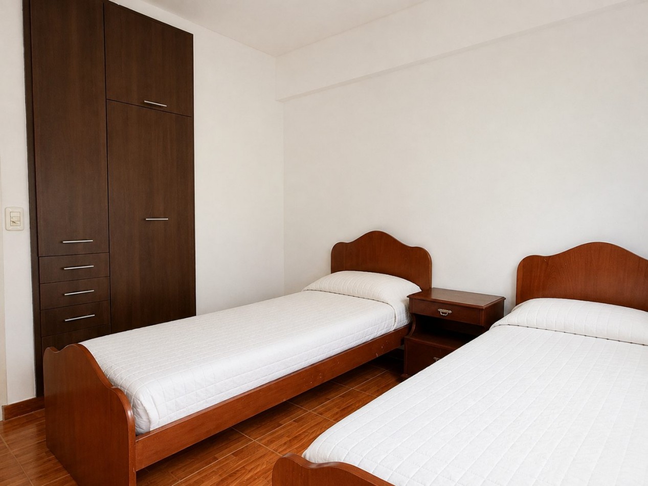 DEPARTAMENTO MODERNO 3 AMBIENTES EN VENTA - PINAMAR - GAS NATURAL, RADIADORES, CENTRO