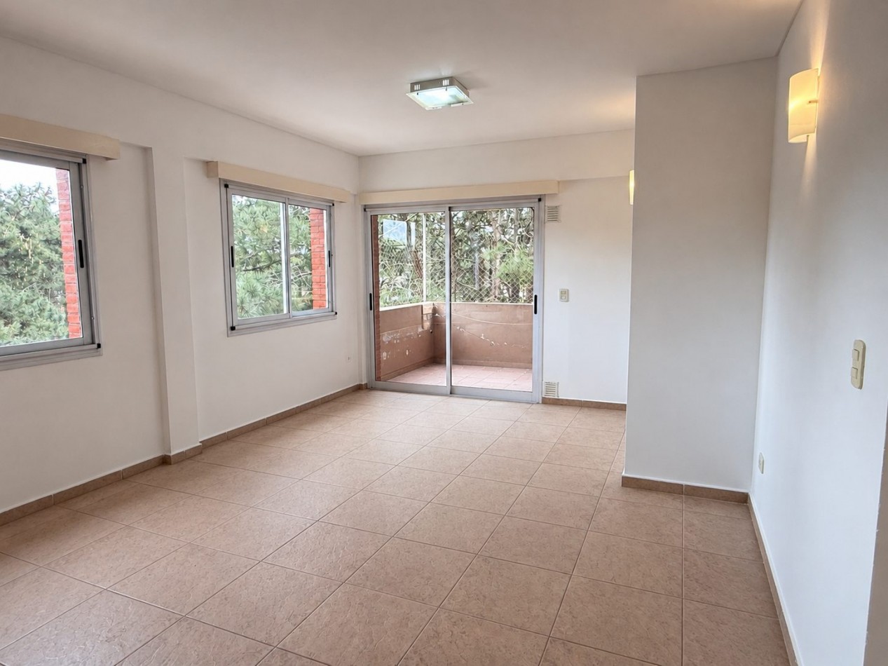 DEPARTAMENTO MODERNO 3 AMBIENTES EN VENTA - PINAMAR - GAS NATURAL, RADIADORES, CENTRO