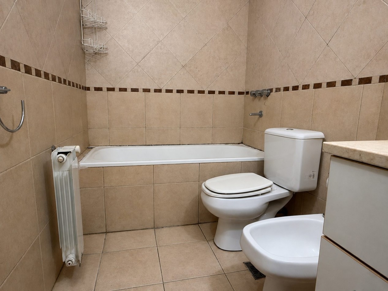 DEPARTAMENTO MODERNO 3 AMBIENTES EN VENTA - PINAMAR - GAS NATURAL, RADIADORES, CENTRO