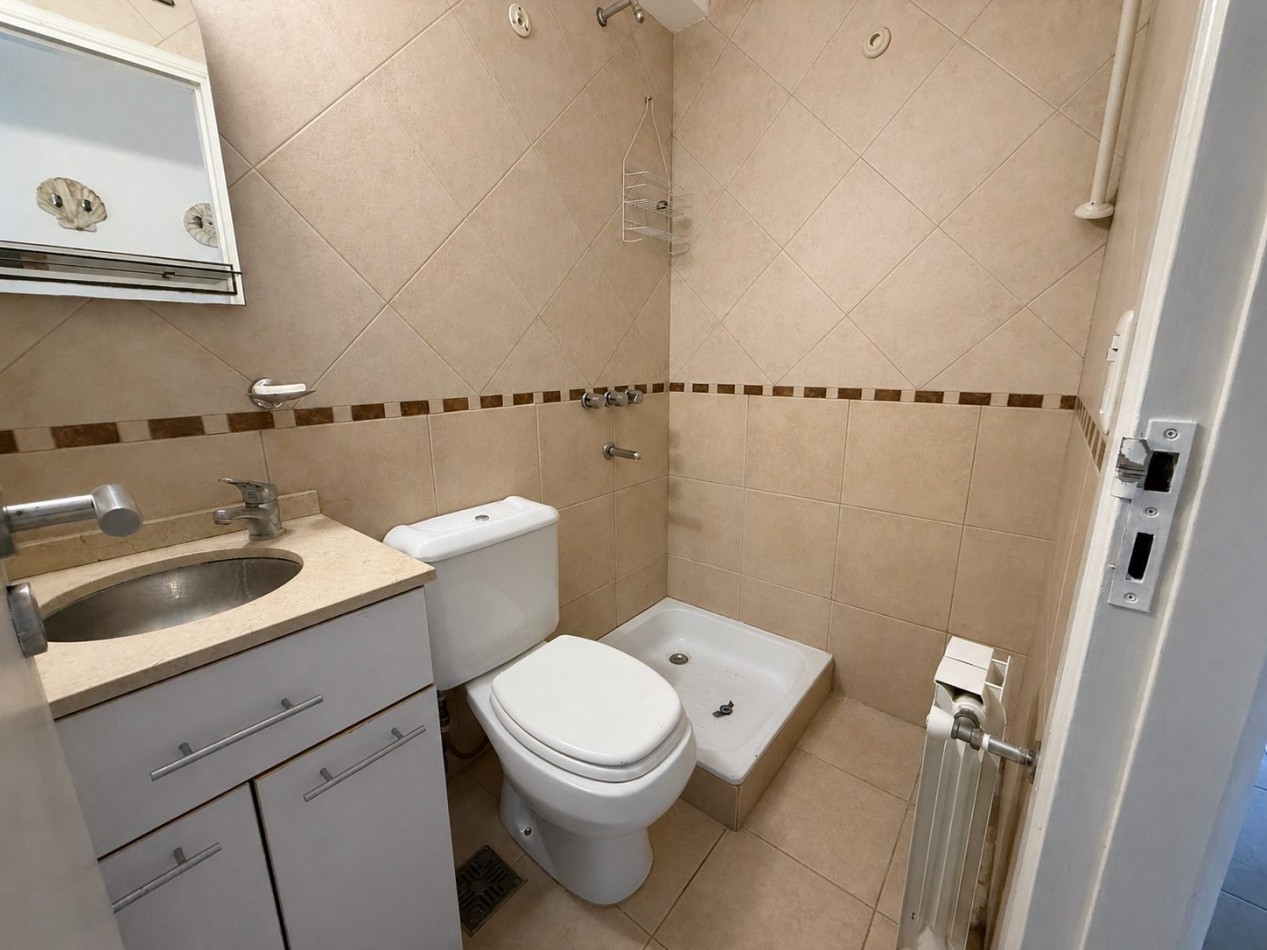 DEPARTAMENTO MODERNO 3 AMBIENTES EN VENTA - PINAMAR - GAS NATURAL, RADIADORES, CENTRO