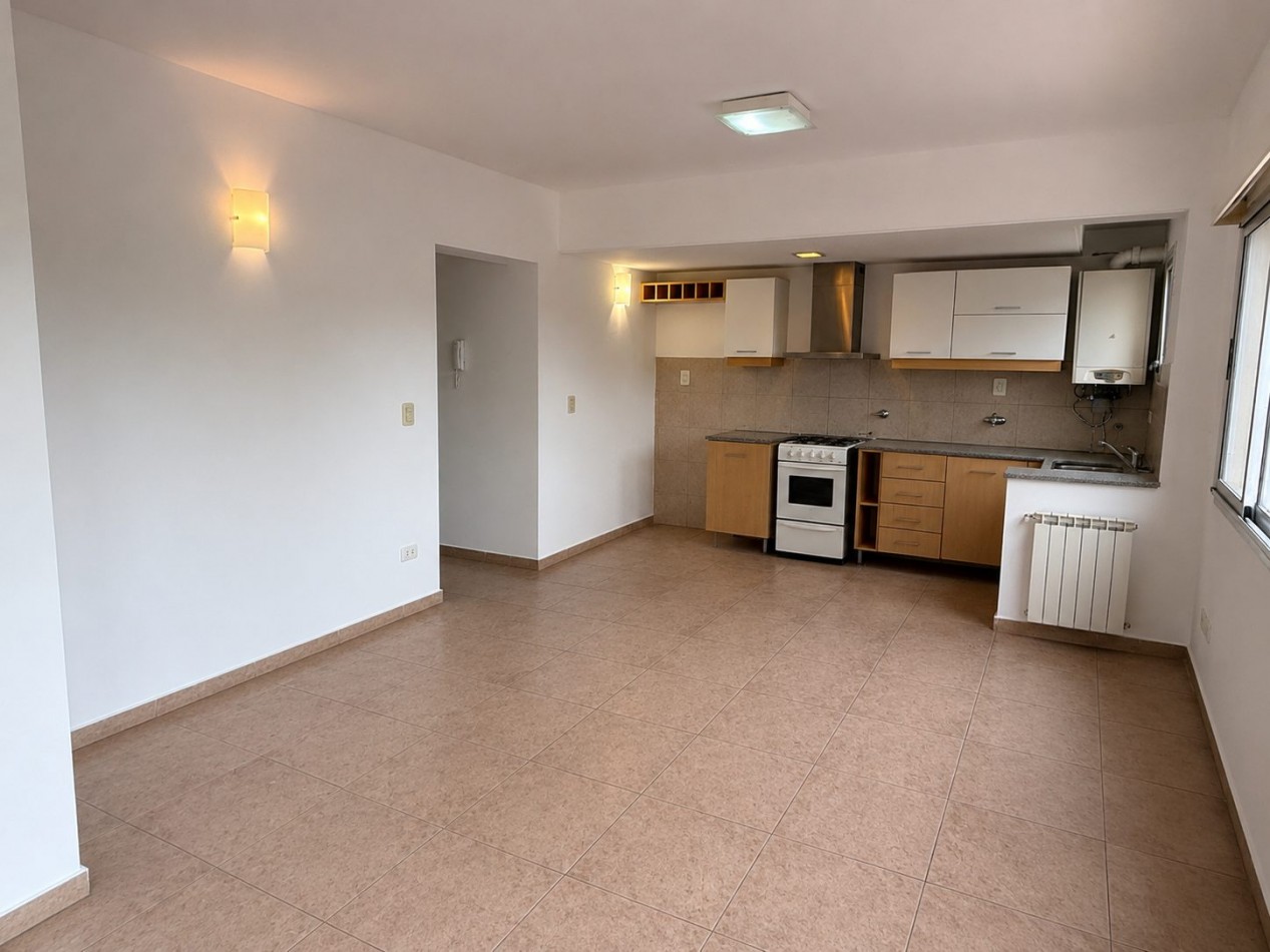 DEPARTAMENTO MODERNO 3 AMBIENTES EN VENTA - PINAMAR - GAS NATURAL, RADIADORES, CENTRO