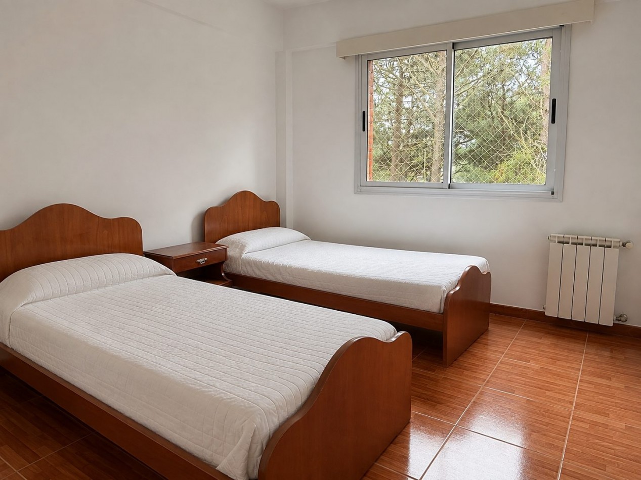 DEPARTAMENTO MODERNO 3 AMBIENTES EN VENTA - PINAMAR - GAS NATURAL, RADIADORES, CENTRO