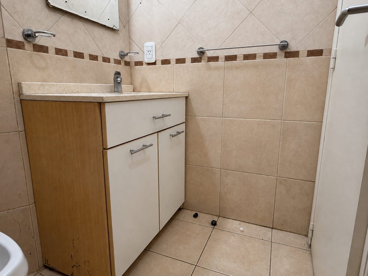DEPARTAMENTO MODERNO 3 AMBIENTES EN VENTA - PINAMAR - GAS NATURAL, RADIADORES, CENTRO