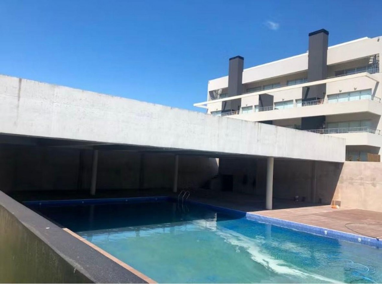 Departamento a la venta, amplio, luminoso, 2 ambientes, con gas natural, losa radiante y cochera 