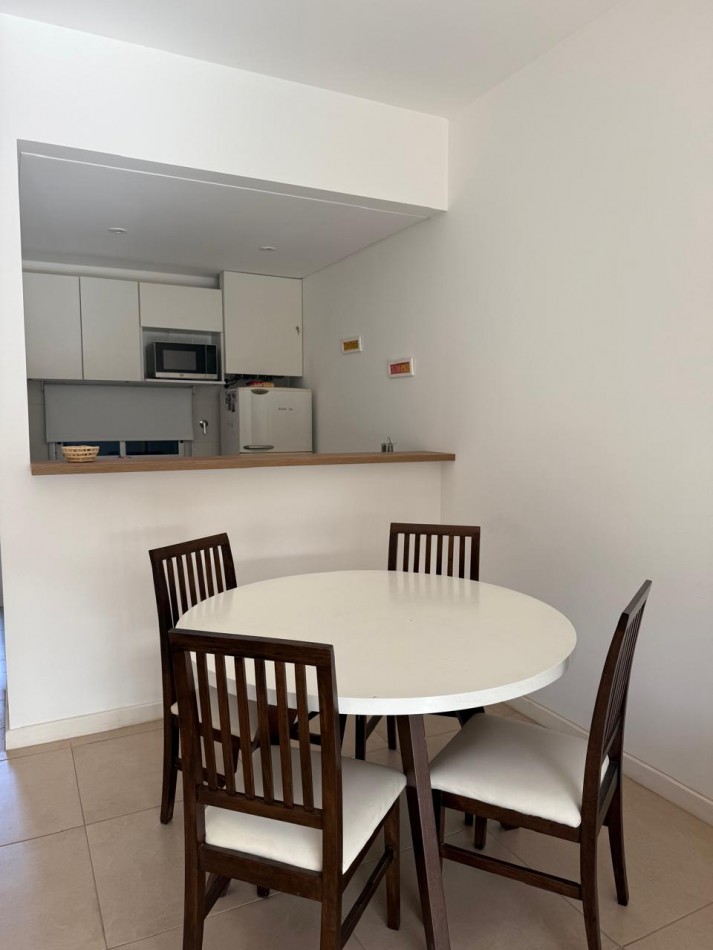 Departamento a la venta, amplio, luminoso, 2 ambientes, con gas natural, losa radiante y cochera 