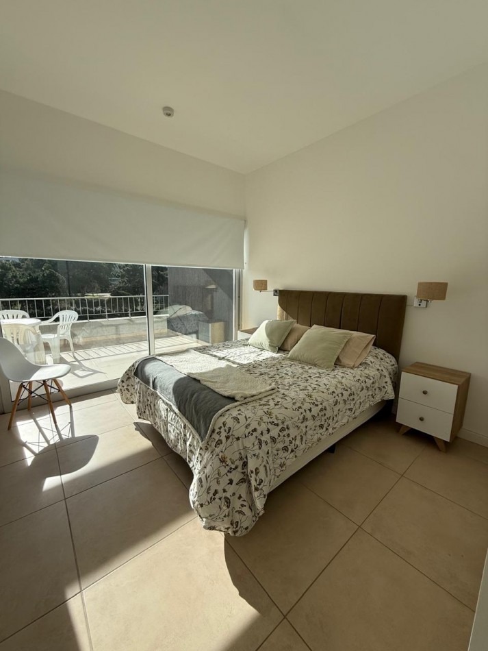 Departamento a la venta, amplio, luminoso, 2 ambientes, con gas natural, losa radiante y cochera 