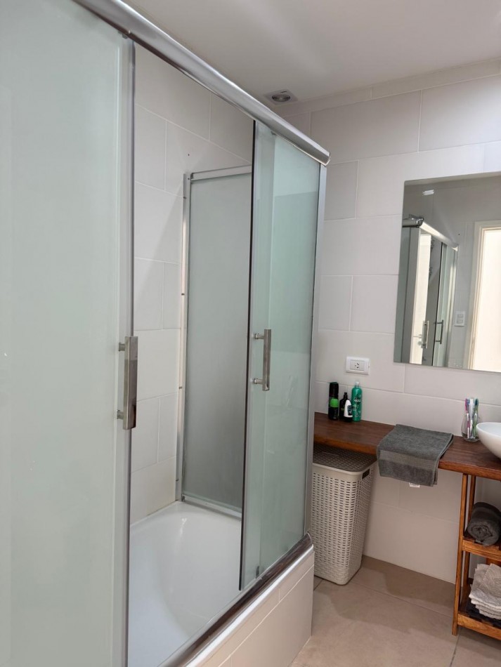 Departamento a la venta, amplio, luminoso, 2 ambientes, con gas natural, losa radiante y cochera 