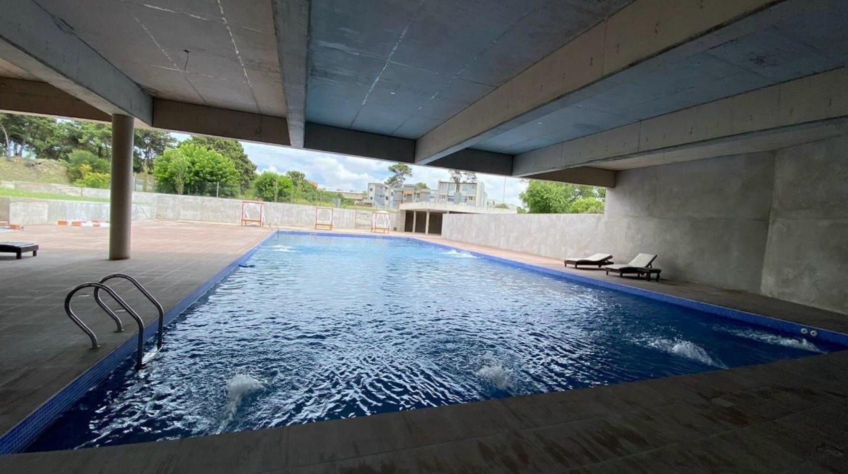 Departamento a la venta, amplio, luminoso, 2 ambientes, con gas natural, losa radiante y cochera 