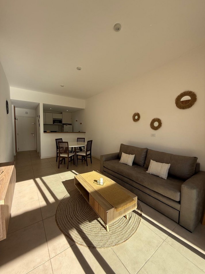 Departamento a la venta, amplio, luminoso, 2 ambientes, con gas natural, losa radiante y cochera 