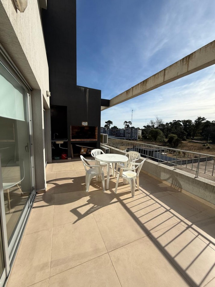 Departamento a la venta, amplio, luminoso, 2 ambientes, con gas natural, losa radiante y cochera 