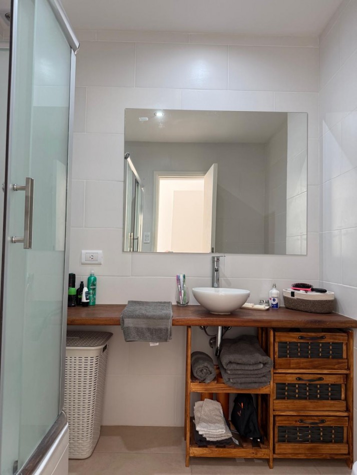 Departamento a la venta, amplio, luminoso, 2 ambientes, con gas natural, losa radiante y cochera 