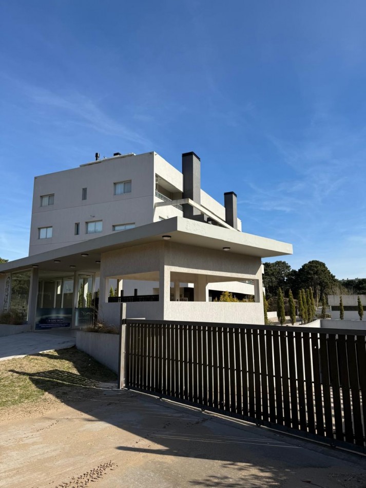 Departamento a la venta, amplio, luminoso, 2 ambientes, con gas natural, losa radiante y cochera 