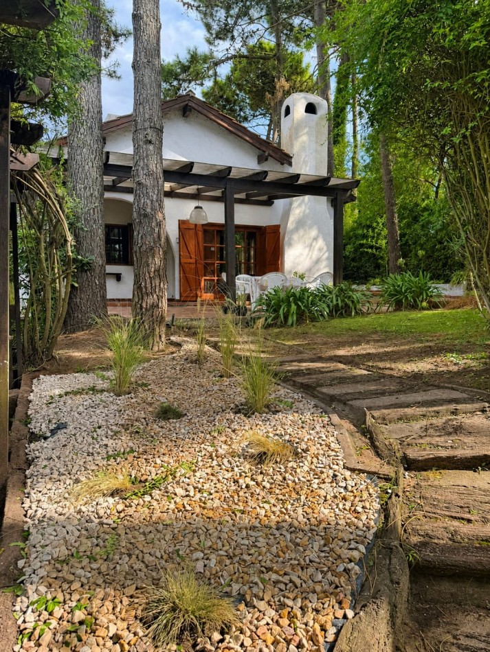 Casa en Pinamar alquiler de verano para 9 personas, cerca del centro