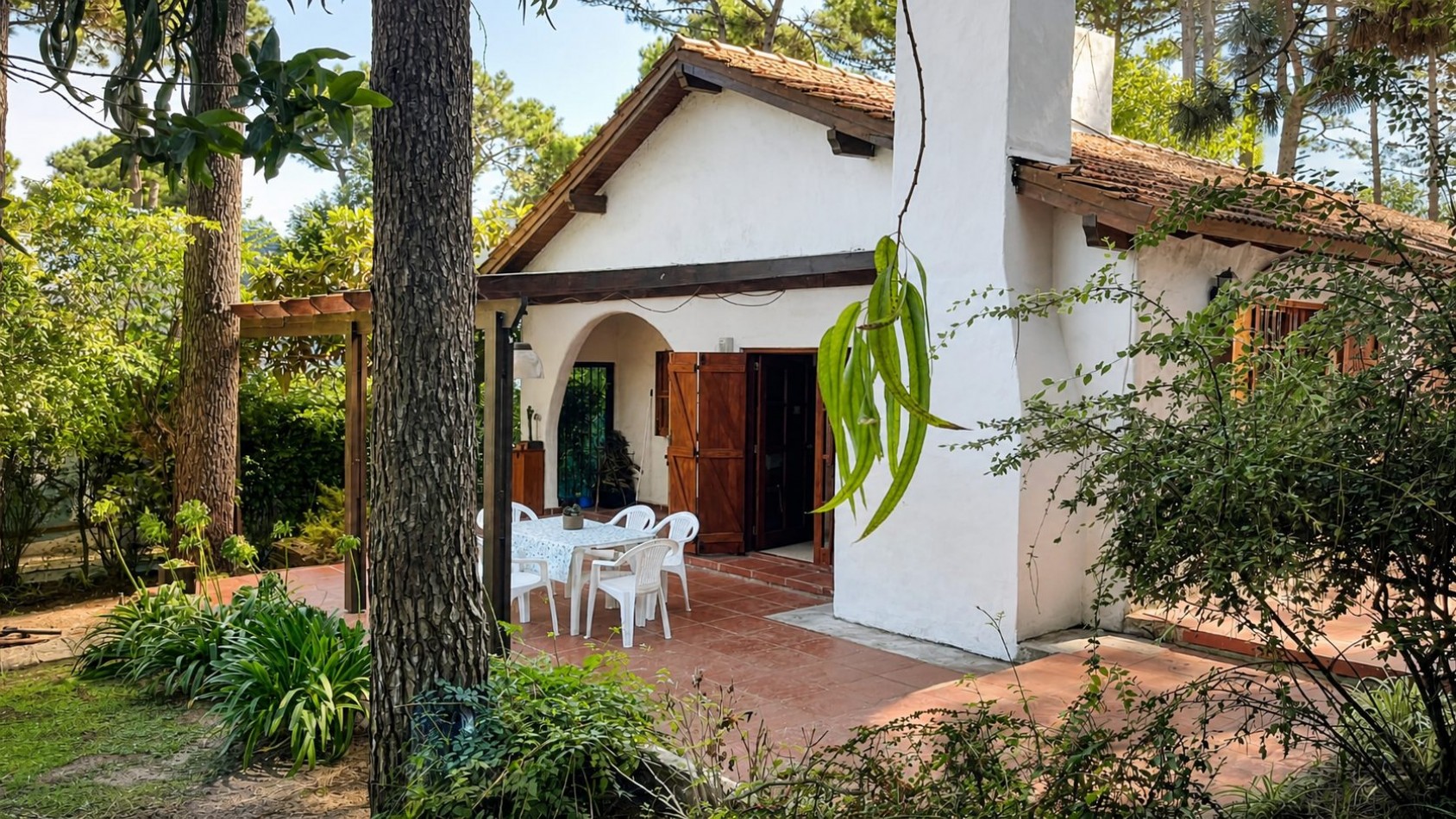 Casa en Pinamar alquiler de verano para 9 personas, cerca del centro