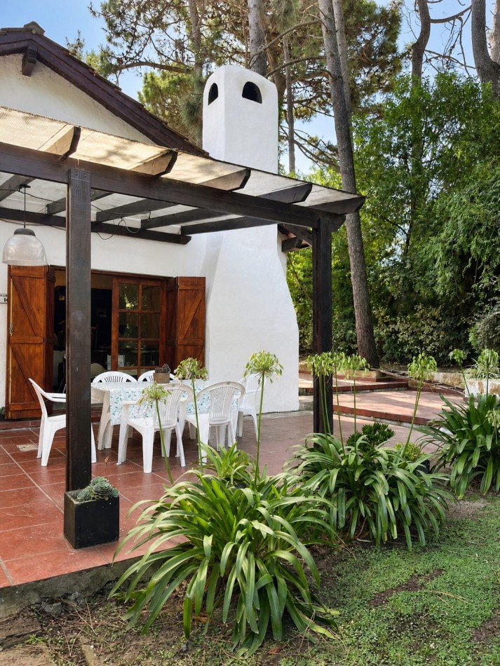 Casa en Pinamar alquiler de verano para 9 personas, cerca del centro