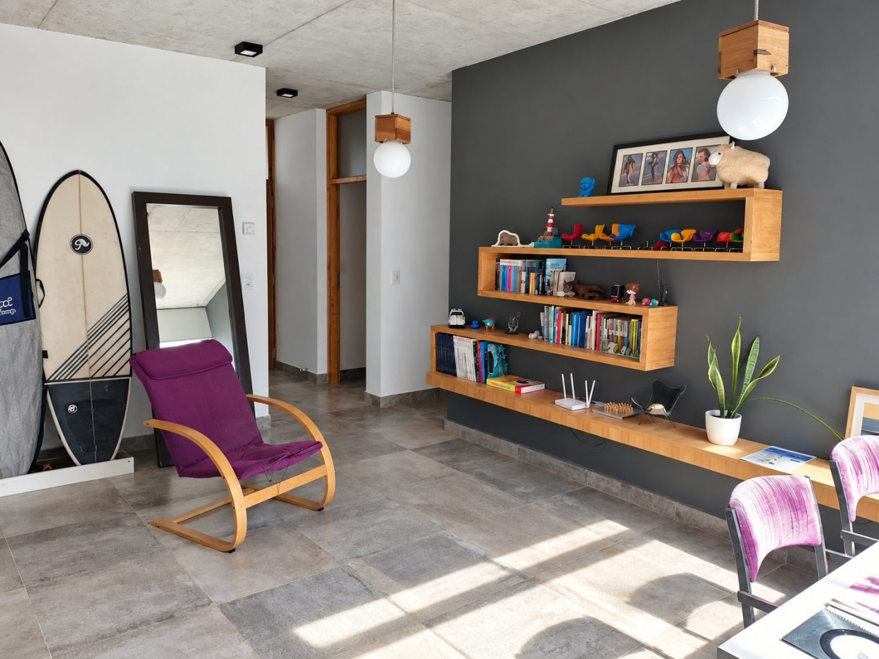 Casa moderna y luminosa en alquiler de verano, Pinamar, para 6 personas, garaje, quincho, parrilla