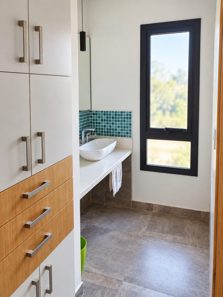 Casa moderna y luminosa en alquiler de verano, Pinamar, para 6 personas, garaje, quincho, parrilla