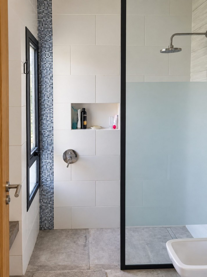 Casa moderna y luminosa en alquiler de verano, Pinamar, para 6 personas, garaje, quincho, parrilla