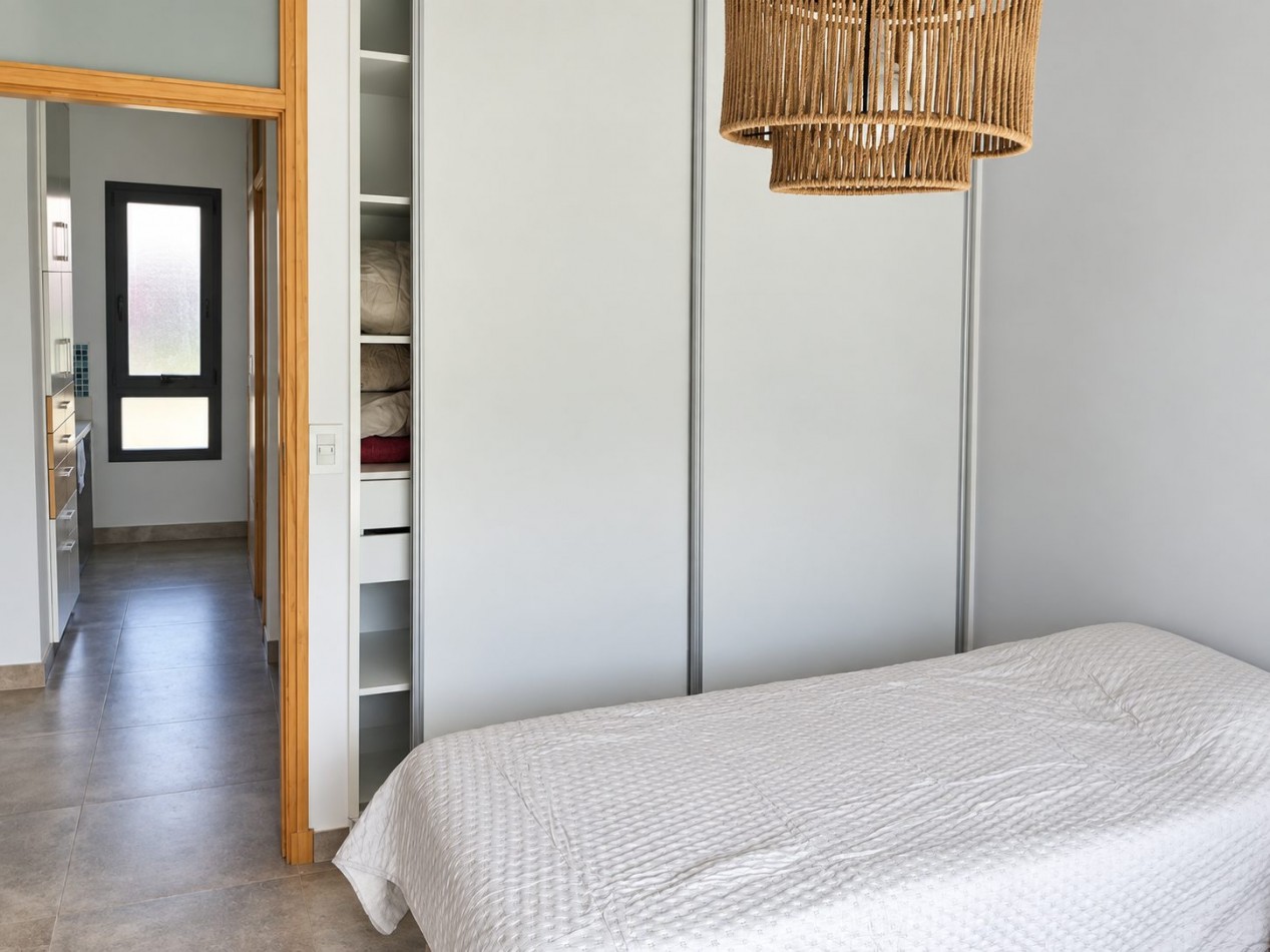 Casa moderna y luminosa en alquiler de verano, Pinamar, para 6 personas, garaje, quincho, parrilla