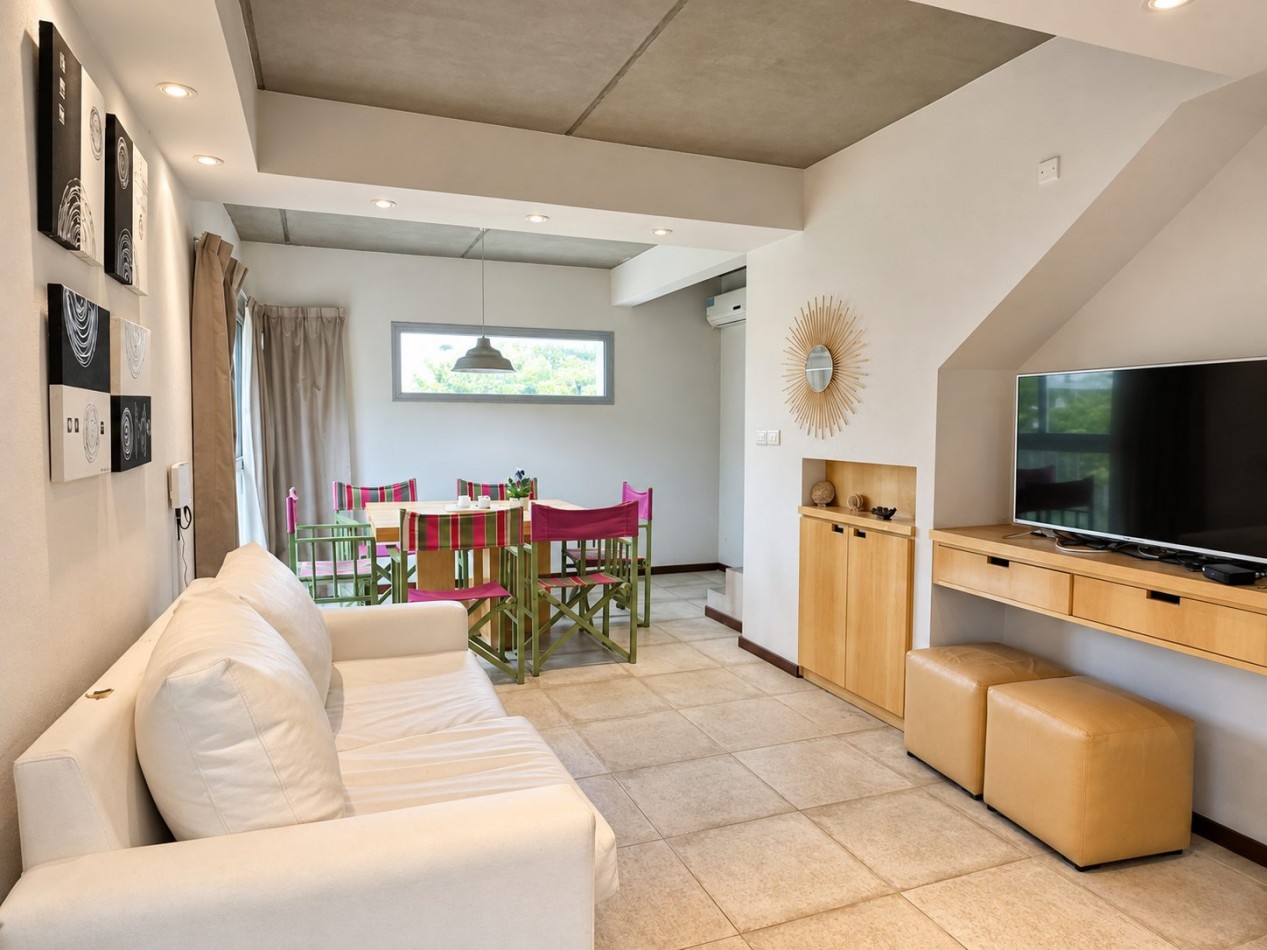 Alquiler de verano Triplex en Pinamar, 5 personas, con pileta, cochera, cerca del centro 