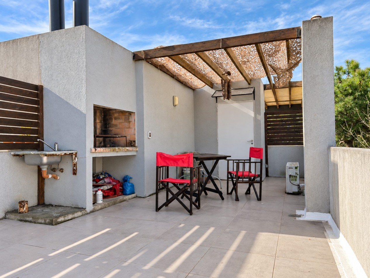 Alquiler de verano Triplex en Pinamar, 5 personas, con pileta, cochera, cerca del centro 