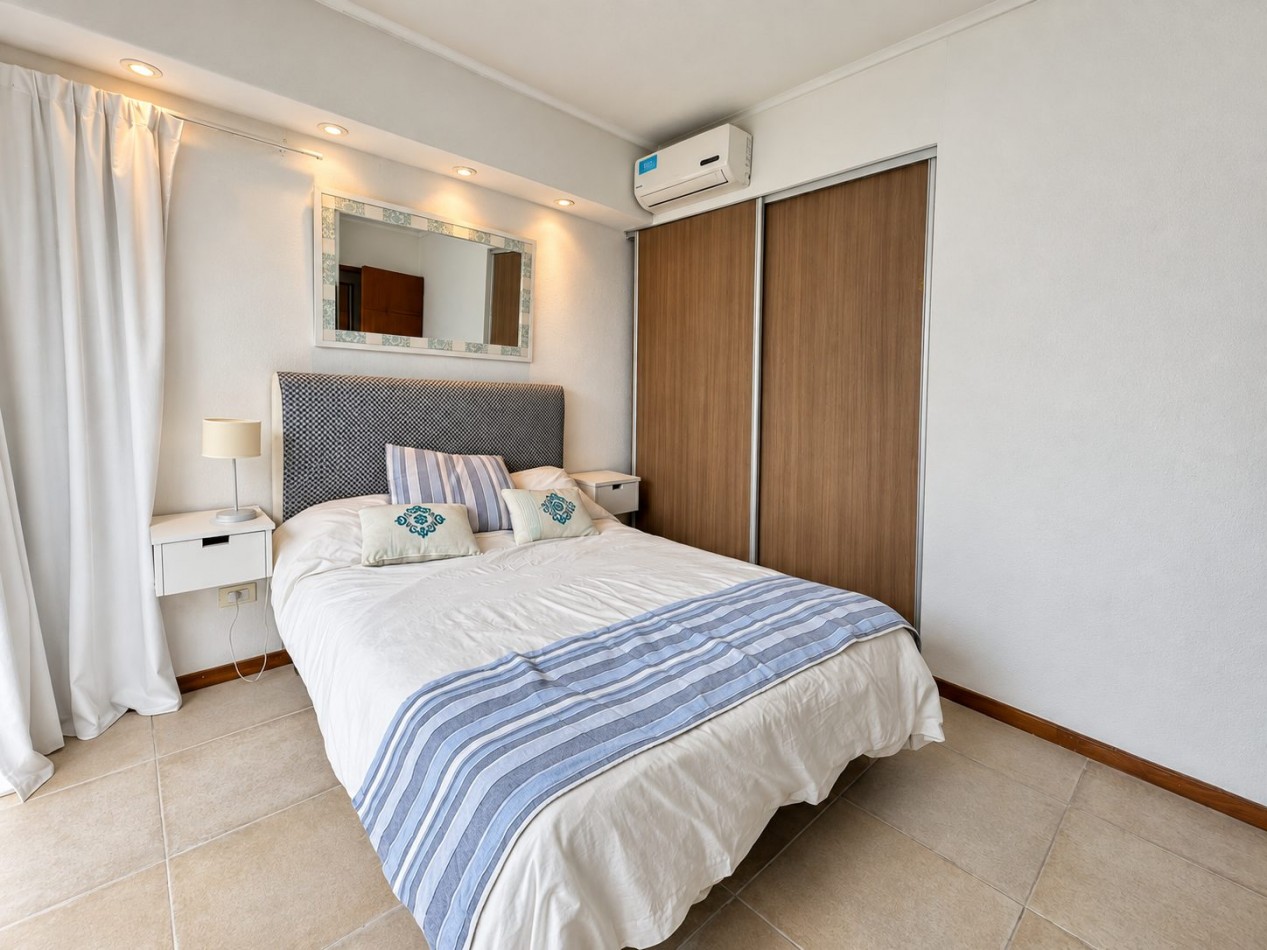 Alquiler de verano Triplex en Pinamar, 5 personas, con pileta, cochera, cerca del centro 