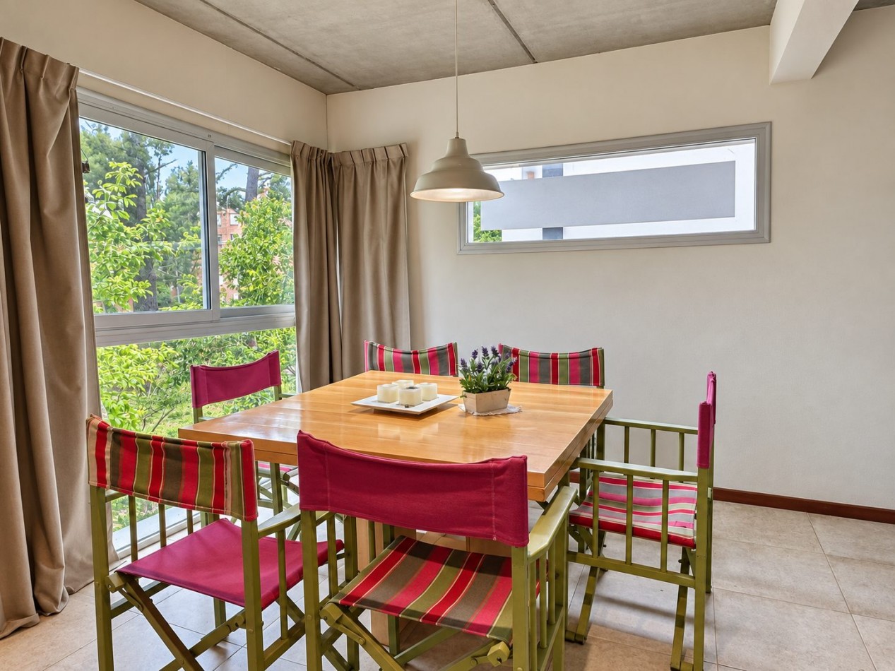 Alquiler de verano Triplex en Pinamar, 5 personas, con pileta, cochera, cerca del centro 