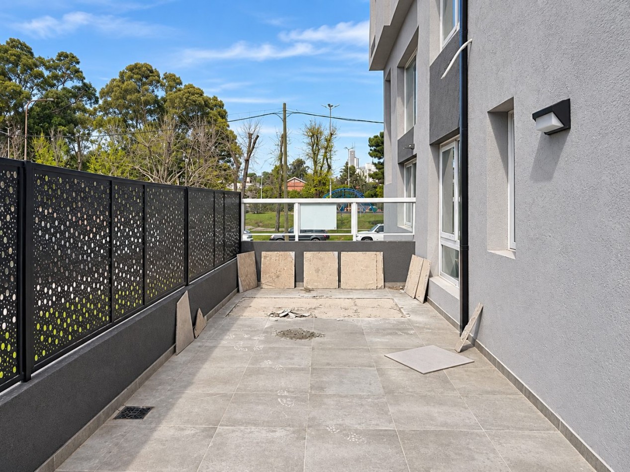 Moderno Departamento tipo duplex en venta con patio privado, gas natural, cochera | financiacion y permuta