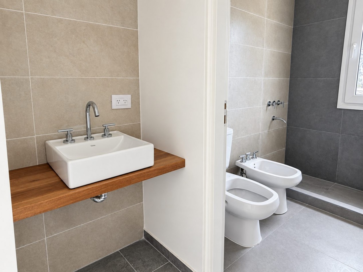 Moderno Departamento tipo duplex en venta con patio privado, gas natural, cochera | financiacion y permuta