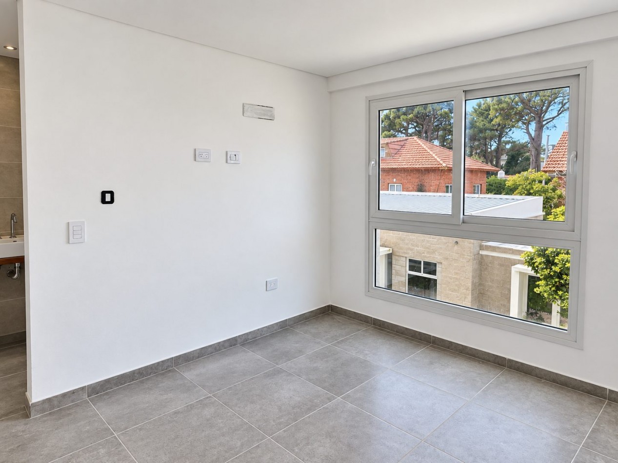 Moderno Departamento tipo duplex en venta con patio privado, gas natural, cochera | financiacion y permuta