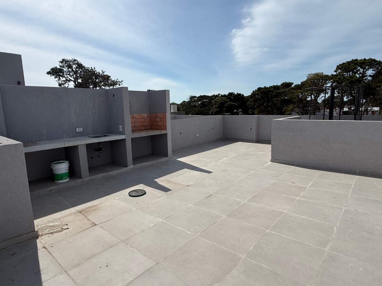 Venta departamento de 2 ambientes en Pinamar, con terraza, gas natural, losa radiante y cochera