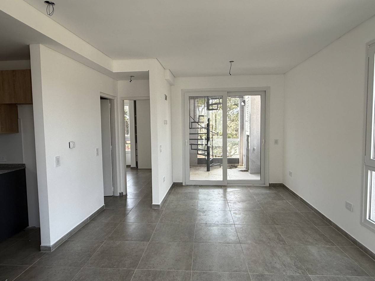 Venta departamento de 2 ambientes en Pinamar, con terraza, gas natural, losa radiante y cochera