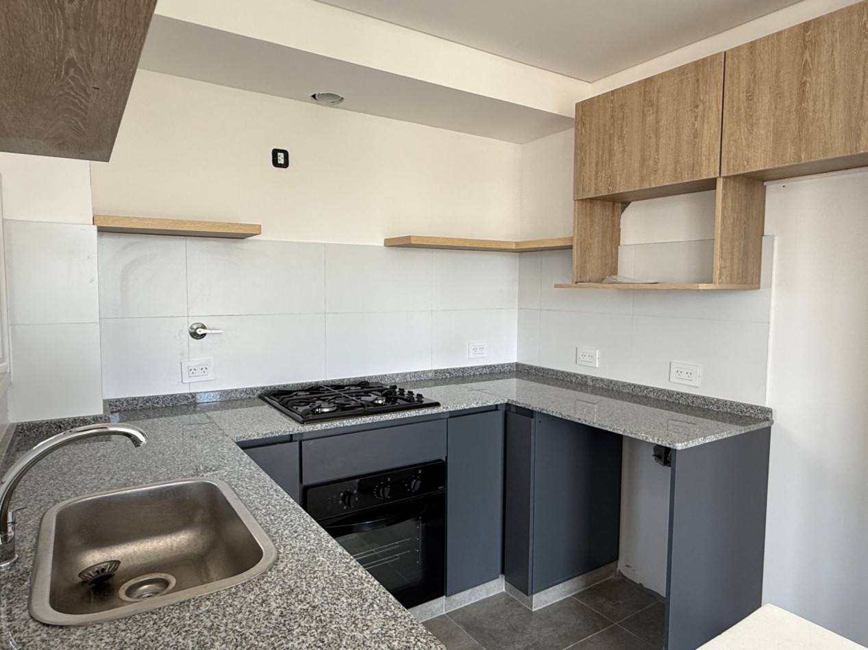 Venta departamento de 2 ambientes en Pinamar, con terraza, gas natural, losa radiante y cochera