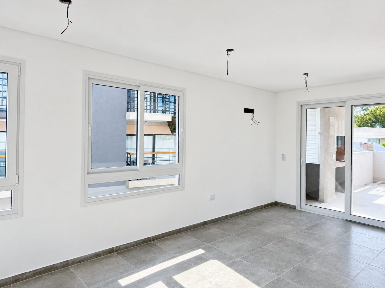 Departamento 2 ambientes a la venta en pinamar, con gas natural, losa radiante y cochera cubierta. Posibilidad de financiar o permuta parcial 