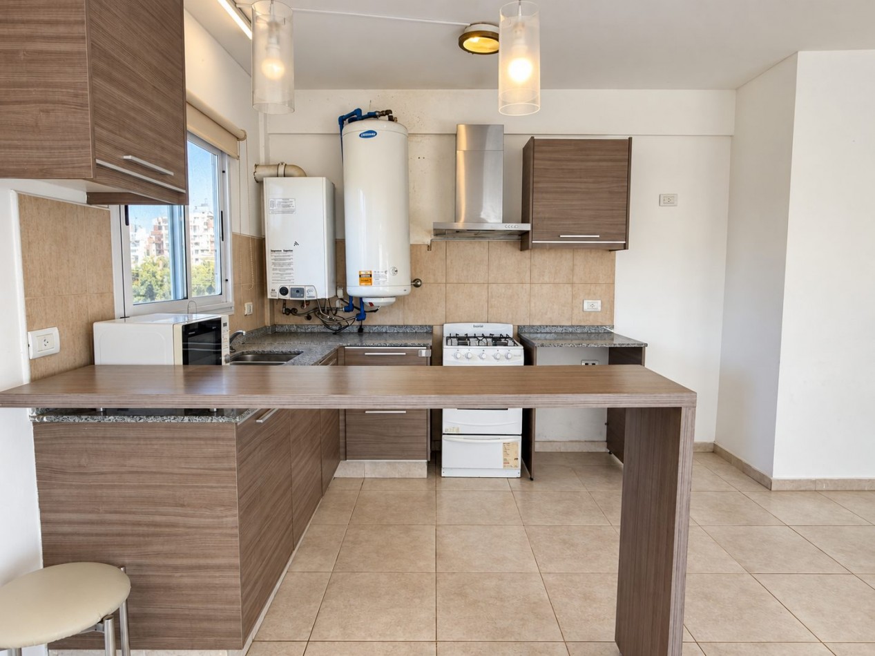 Departamento a la venta en Pinamar con 3 dormitorios, tipo duplex con gas natural y cochera cubierta
