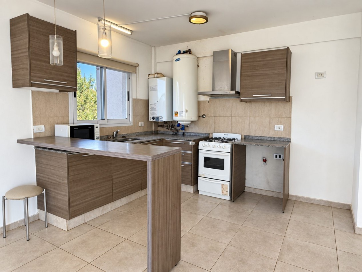 Departamento a la venta en Pinamar con 3 dormitorios, tipo duplex con gas natural y cochera cubierta
