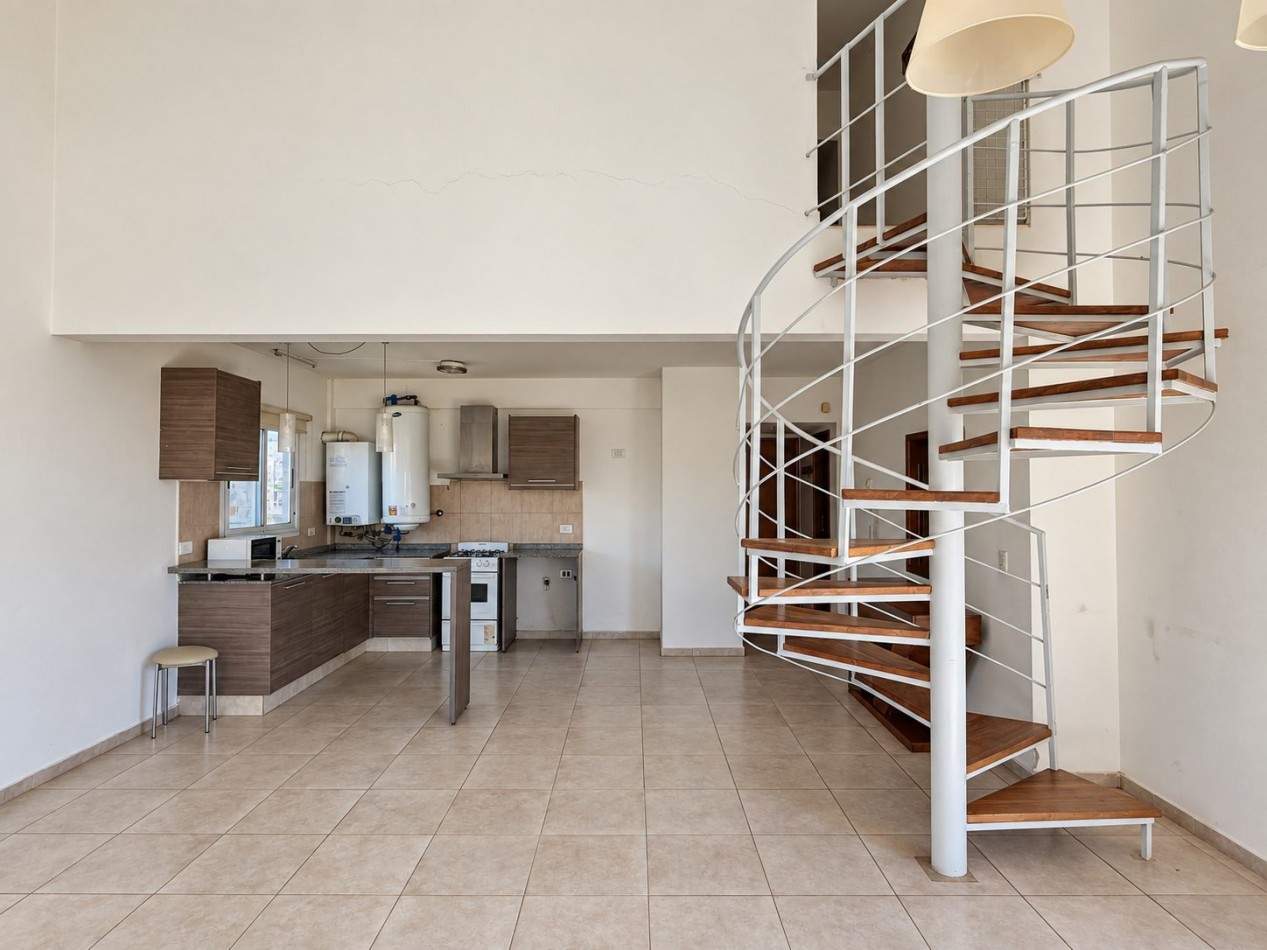 Departamento a la venta en Pinamar con 3 dormitorios, tipo duplex con gas natural y cochera cubierta