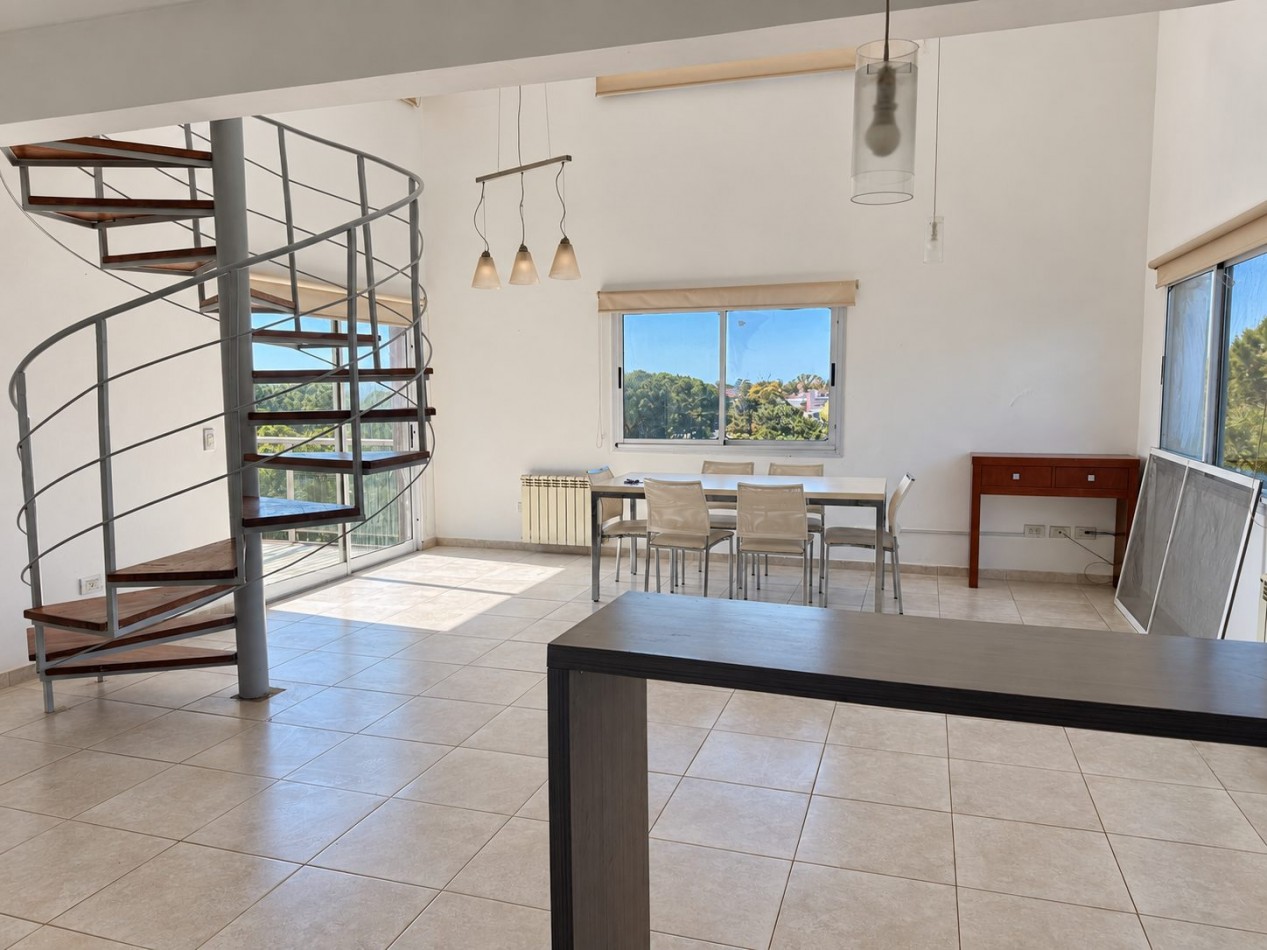 Departamento a la venta en Pinamar con 3 dormitorios, tipo duplex con gas natural y cochera cubierta