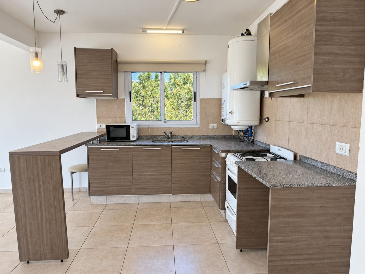 Departamento a la venta en Pinamar con 3 dormitorios, tipo duplex con gas natural y cochera cubierta