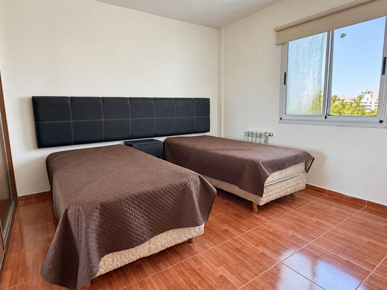 Departamento a la venta en Pinamar con 3 dormitorios, tipo duplex con gas natural y cochera cubierta