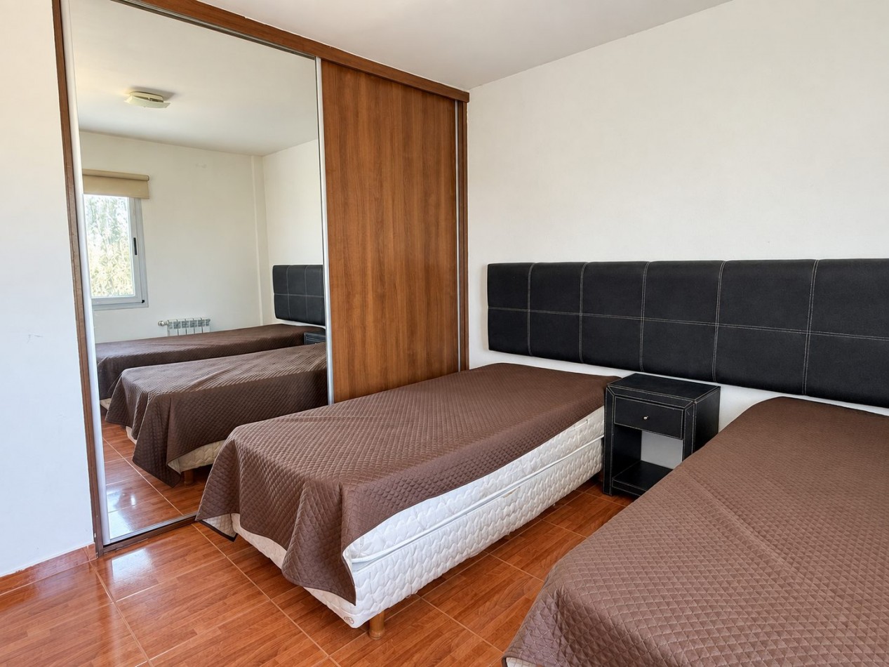 Departamento a la venta en Pinamar con 3 dormitorios, tipo duplex con gas natural y cochera cubierta