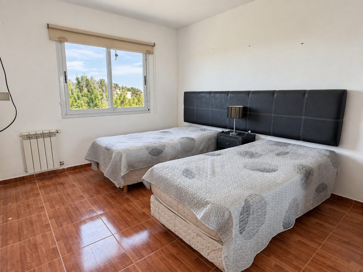 Departamento a la venta en Pinamar con 3 dormitorios, tipo duplex con gas natural y cochera cubierta