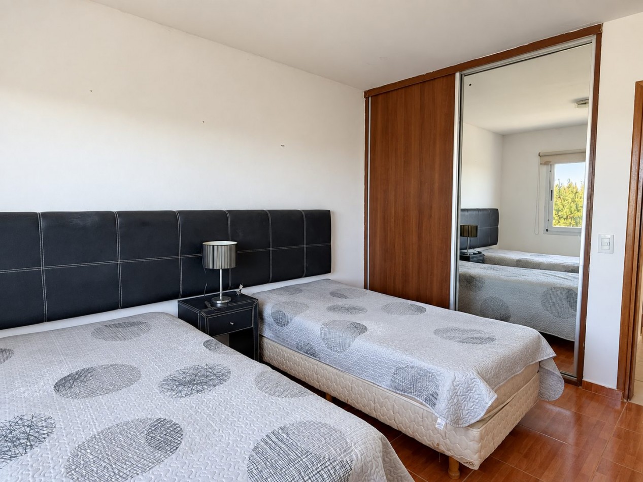 Departamento a la venta en Pinamar con 3 dormitorios, tipo duplex con gas natural y cochera cubierta